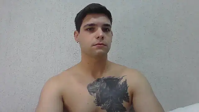 Snapshot of Zure-xxx chatting on June 11, 2026, 12:12 am Zure-xxx online show from June 11, 2026, 12:12 am