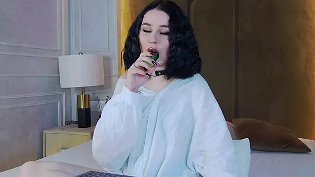 AliceLune online show from November 27, 2025, 2:28 pm