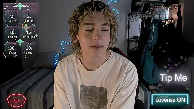 Snapshot of Lyric_Mirage chatting on November 4, 2025, 12:53 pm Lyric Mirage online show from November 4, 2025, 12:53 pm