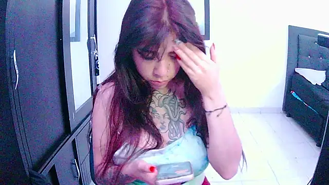 Snapshot of adri_gomez1 chatting on October 18, 2025, 8:16 am adri gomez1 online show from October 18, 2025, 8:16 am