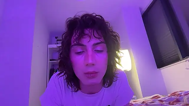 kira yoshika9e online show from April 19, 2026, 1:39 am