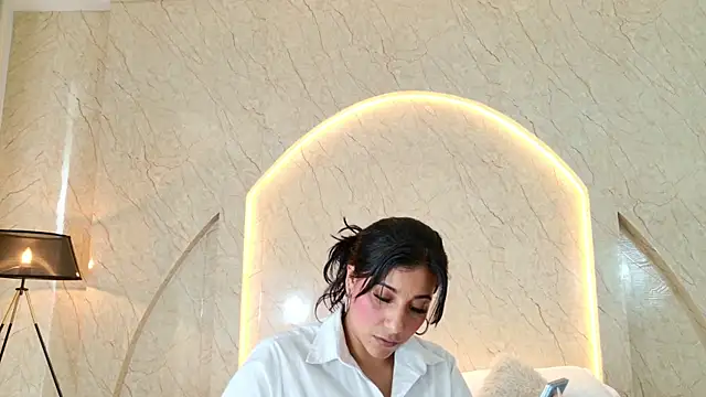 Antonella Russo1 online show from April 8, 2026, 1:01 pm