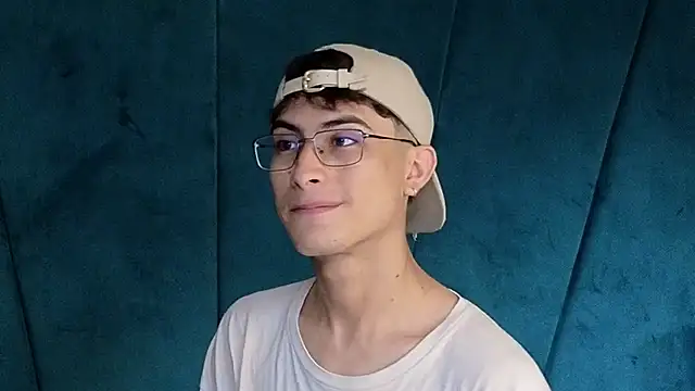 Aaron Eze online show from November 8, 2025, 8:01 pm