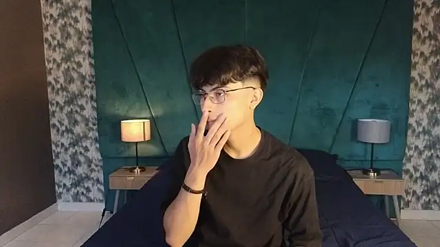 Aaron Eze online show from November 29, 2025, 9:26 pm