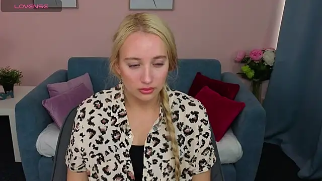 Snapshot of AuroraSkyee chatting on October 20, 2025, 1:11 pm AuroraSkyee online show from October 20, 2025, 1:11 pm