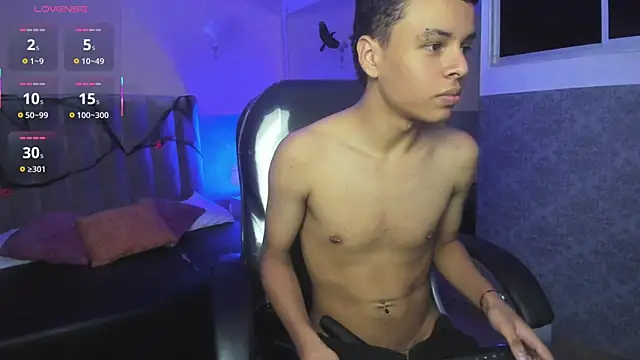 Xavier Fox    online show from November 4, 2025, 3:54 am