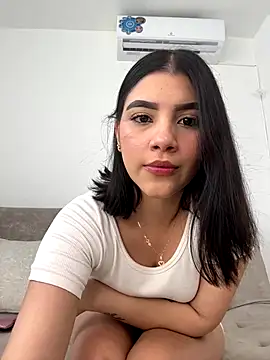 Julietalcl online show from October 22, 2025, 9:03 pm