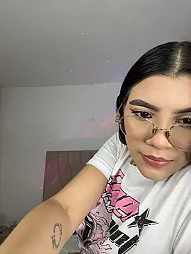 Julietalcl online show from February 27, 2026, 2:01 am