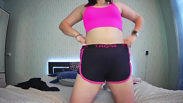 Snapshot of CoupleTwee chatting on November 19, 2025, 10:37 am CoupleTwee online show from November 19, 2025, 10:37 am