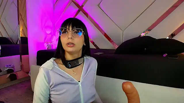 michelle cutee  online show from July 4, 2026, 8:13 pm