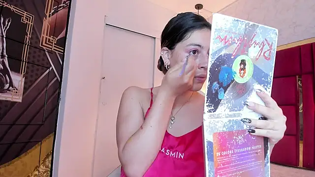 Snapshot of moon_winy chatting on November 18, 2025, 11:24 am moon winy online show from November 18, 2025, 11:24 am