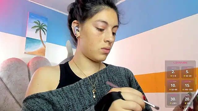 Snapshot of moon_winy chatting on October 22, 2025, 11:42 am moon winy online show from October 22, 2025, 11:42 am