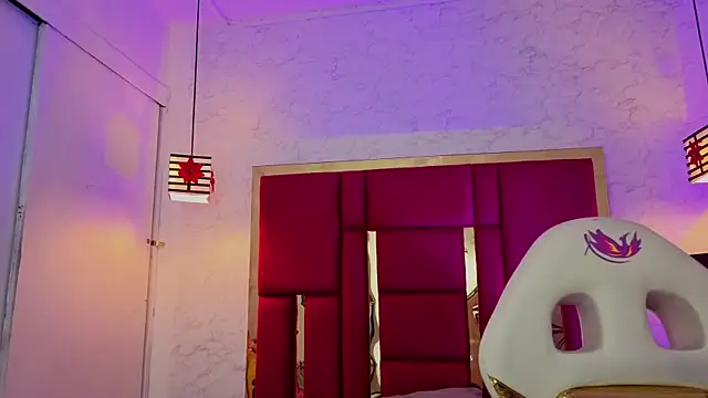 moon winy online show from April 17, 2026, 11:46 am