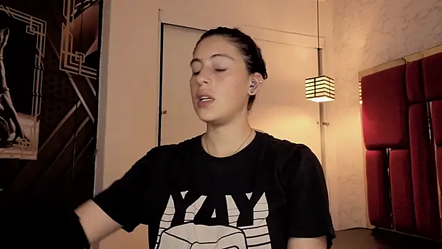 Snapshot of moon_winy chatting on November 27, 2025, 11:54 am moon winy online show from November 27, 2025, 11:54 am