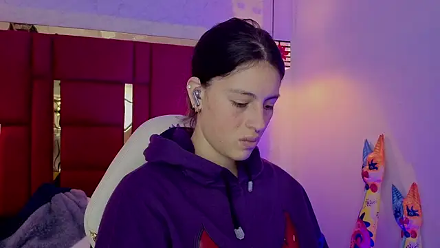 moon winy online show from April 10, 2026, 12:01 pm