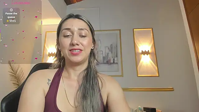 karlyy  online show from December 2, 2025, 7:15 pm