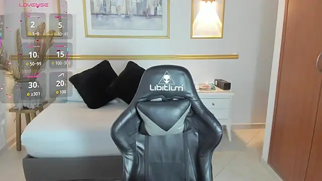 karlyy  online show from December 1, 2025, 7:37 pm