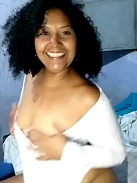 Snapshot of isabel_and_hekler chatting on November 8, 2025, 11:08 pm isabel and hekler online show from November 8, 2025, 11:08 pm