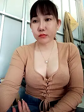 Snapshot of Ana-love2025 chatting on December 3, 2025, 12:33 am Ana-love2025 online show from December 3, 2025, 12:33 am