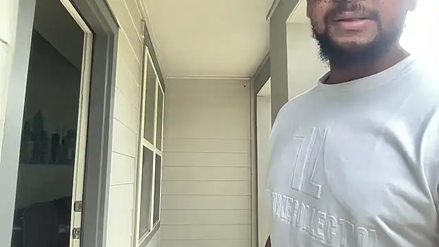 LawChat2025 online show from October 23, 2025, 8:18 pm