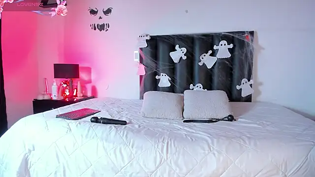 Snapshot of MelanieKimm chatting on October 22, 2025, 5:34 pm MelanieKimm online show from October 22, 2025, 5:34 pm