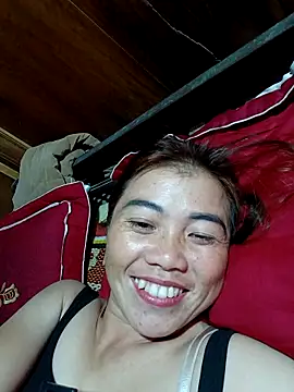 Snapshot of omai-ngot chatting on November 3, 2025, 1:47 pm omai-ngot online show from November 3, 2025, 1:47 pm