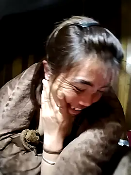 Snapshot of omai-ngot chatting on December 5, 2025, 2:32 am omai-ngot online show from December 5, 2025, 2:32 am