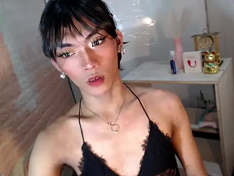 HaileyPresly online show from April 15, 2026, 2:10 pm