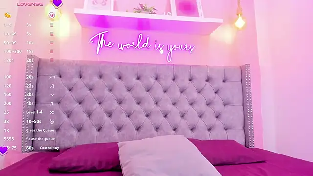 Sophiia 77 online show from November 28, 2025, 9:59 pm