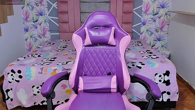 Snapshot of AdelaidaManson18 chatting on December 15, 2025, 3:12 am AdelaidaManson18 online show from December 15, 2025, 3:12 am