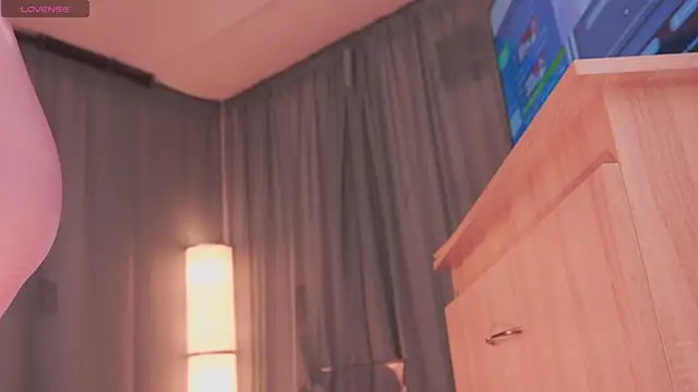 ElodieRousse  online show from November 30, 2025, 12:17 pm