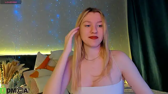 Snapshot of LinaRayy chatting on November 29, 2025, 8:14 am LinaRayy online show from November 29, 2025, 8:14 am