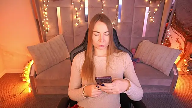 VixenMuse online show from February 18, 2026, 8:27 pm