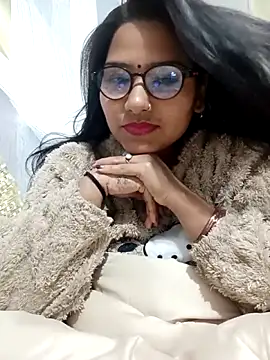 Vanshika1432 online show from November 20, 2025, 7:58 pm