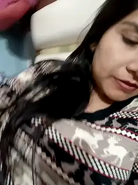 Vanshika1432 online show from November 12, 2025, 7:18 pm