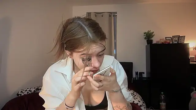 YasmineLace online show from November 28, 2025, 12:33 am