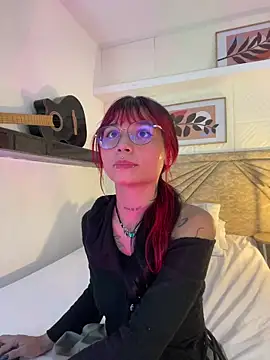 Emma duff online show from March 19, 2026, 7:47 pm