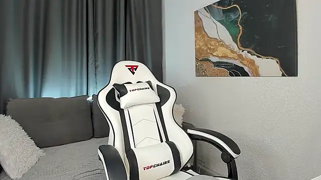 Snapshot of bella_xx__ chatting on October 24, 2025, 3:16 am bella xx online show from October 24, 2025, 3:16 am