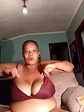 Snapshot of boobsqueenxo chatting on February 7, 2026, 9:23 pm boobsqueenxo online show from February 7, 2026, 9:23 pm