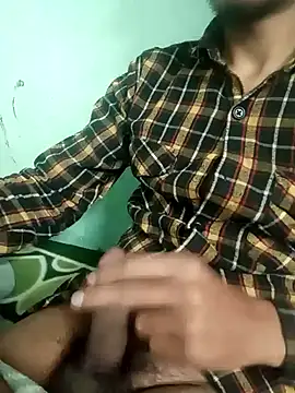 Snapshot of maxmishra18 chatting on December 5, 2025, 5:28 am maxmishra18 online show from December 5, 2025, 5:28 am