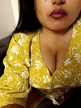 Snapshot of Cuty-Lina chatting on November 11, 2025, 2:23 pm Cuty-Lina online show from November 11, 2025, 2:23 pm