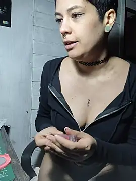 Snapshot of Natimiau chatting on November 6, 2025, 4:44 pm Natimiau online show from November 6, 2025, 4:44 pm