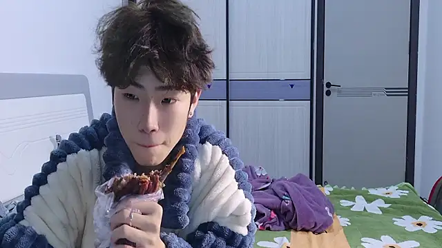 Snapshot of Stuffy-111 chatting on October 26, 2025, 10:26 am Stuffy-111 online show from October 26, 2025, 10:26 am