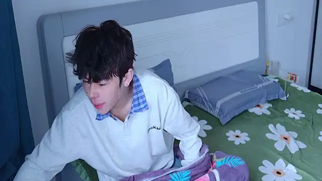 Snapshot of Stuffy-111 chatting on October 22, 2025, 2:22 am Stuffy-111 online show from October 22, 2025, 2:22 am