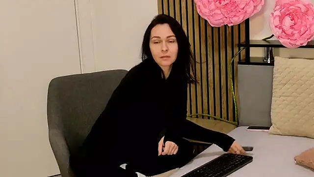 DitaNoir online show from February 19, 2026, 7:27 am