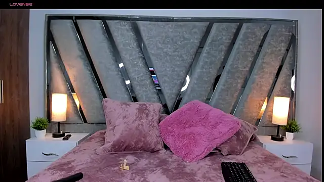valentina clk online show from June 1, 2026, 1:22 pm