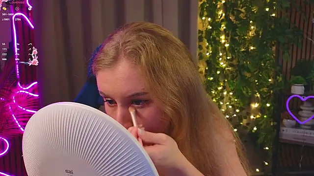 PriscillaPowell online show from December 19, 2025, 9:28 pm