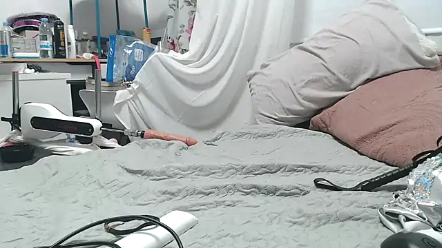 Snapshot of Your_Desires07 chatting on November 20, 2025, 2:23 am Your Desires07 online show from November 20, 2025, 2:23 am