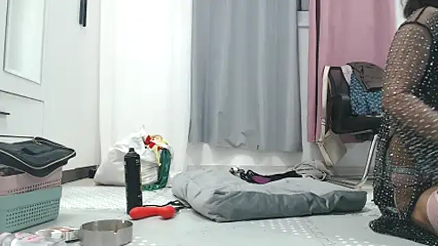 Snapshot of Your_Desires07 chatting on November 16, 2025, 7:07 pm Your Desires07 online show from November 16, 2025, 7:07 pm