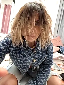 Snapshot of Your_Desires07 chatting on November 16, 2025, 4:06 am Your Desires07 online show from November 16, 2025, 4:06 am